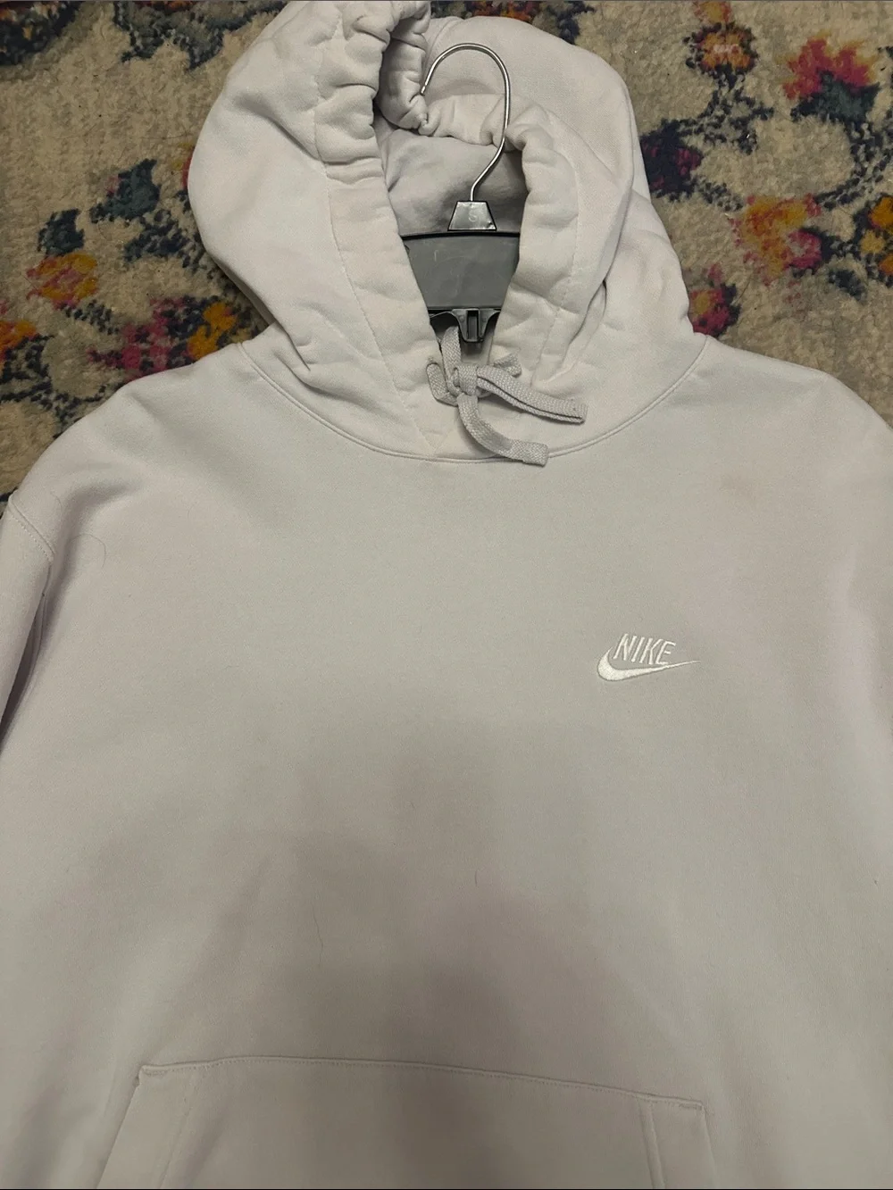 Nike Men's White Pullover Hoodie with Small Logo